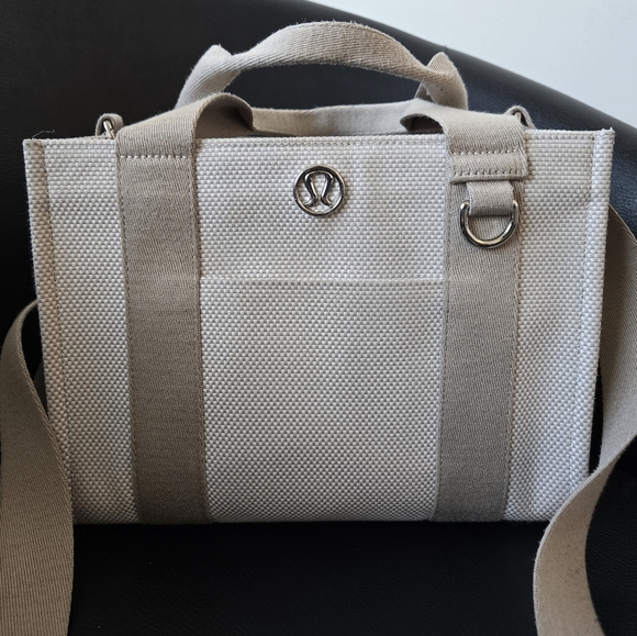 Lululemon Canvas Mini Tote 4.5L - Picture 2 of 9